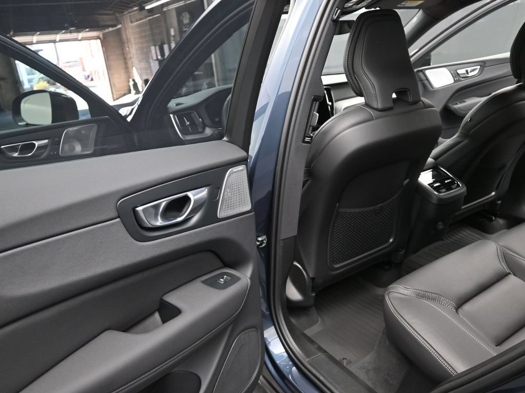 New 2026 Volvo XC60 B5 Ultra w/ Climate Package AWD/4WD image 11