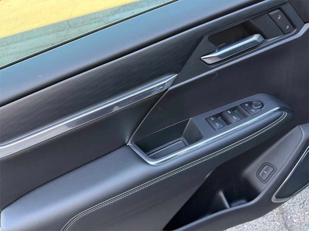 Used 2025 GMC Acadia Elevation image 11