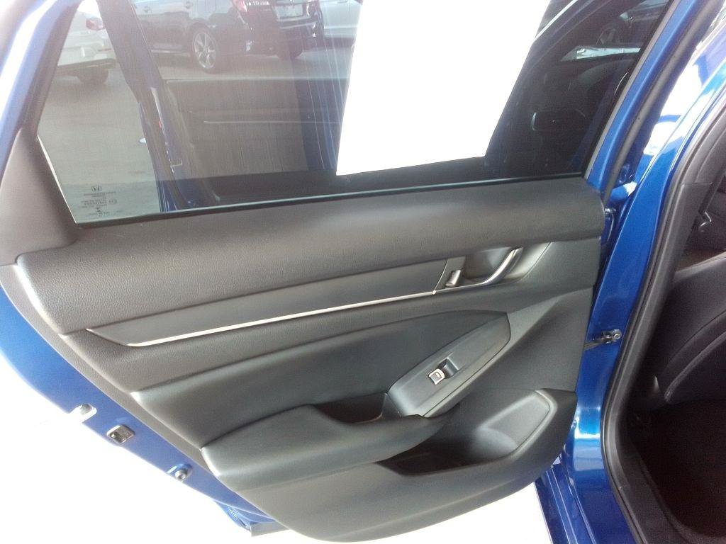 Used 2018 Honda Accord Sport image 19