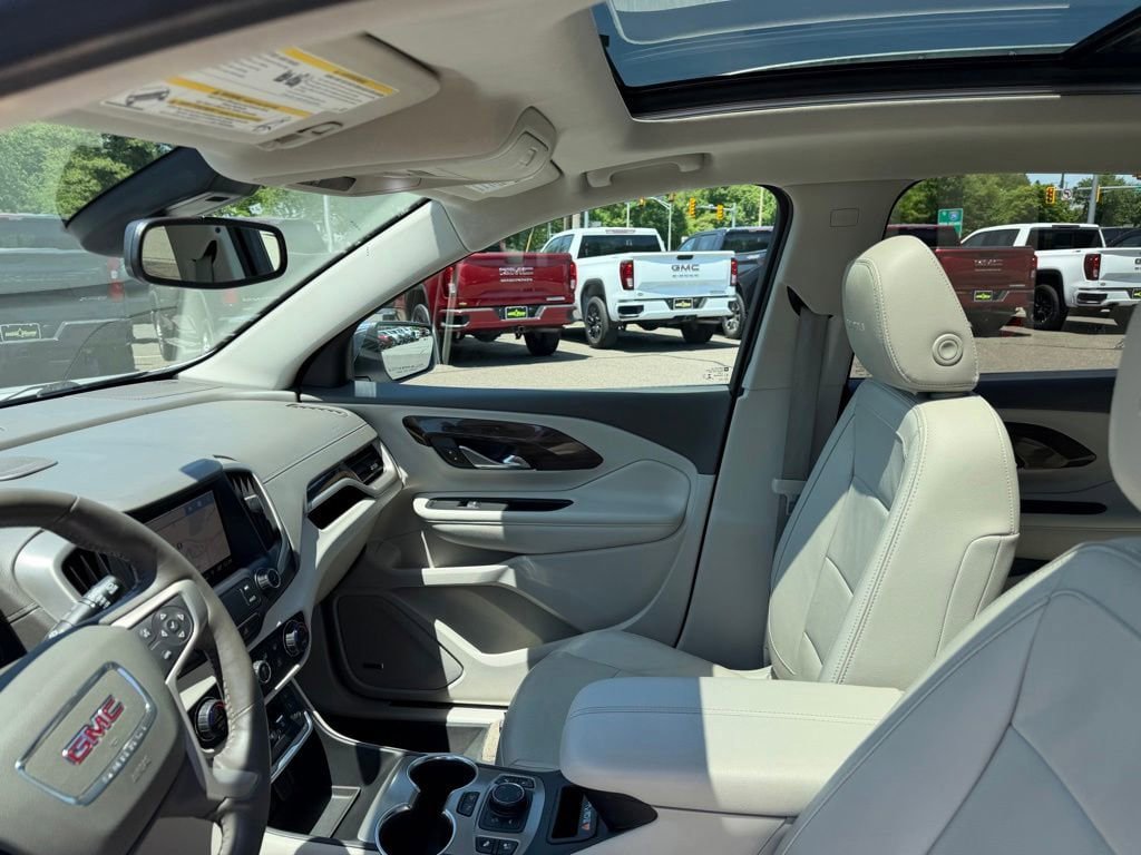 Used 2020 GMC Terrain Denali w/ Denali Premium Package AWD/4WD image 16