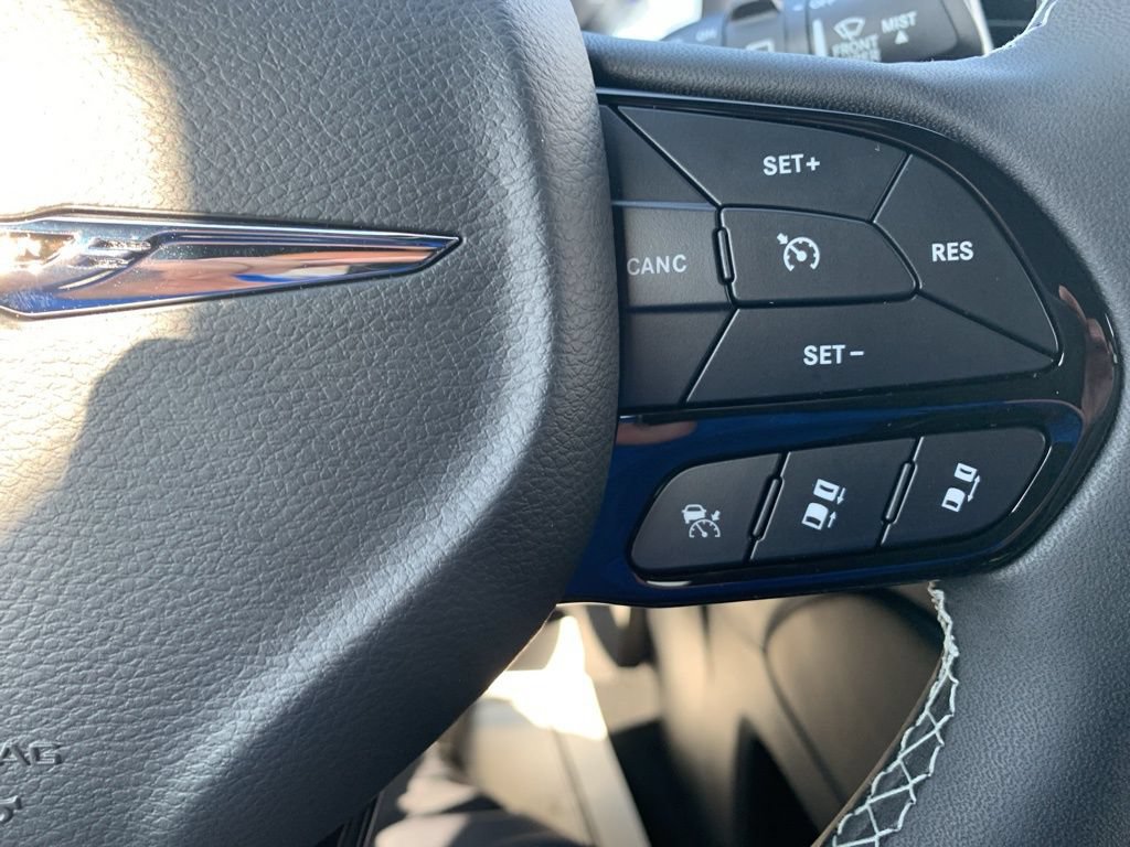 New 2026 Chrysler Pacifica Limited w/ Uconnect Theater Family Group AWD/4WD image 12