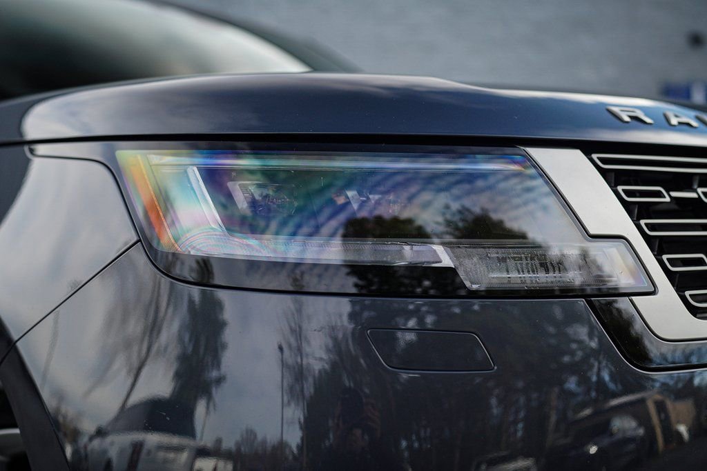 Used 2025 Land Rover Range Rover SE image 9