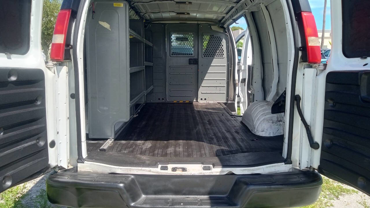 Used 2018 Chevrolet Express 2500 w/ Driver Convenience Package image 15