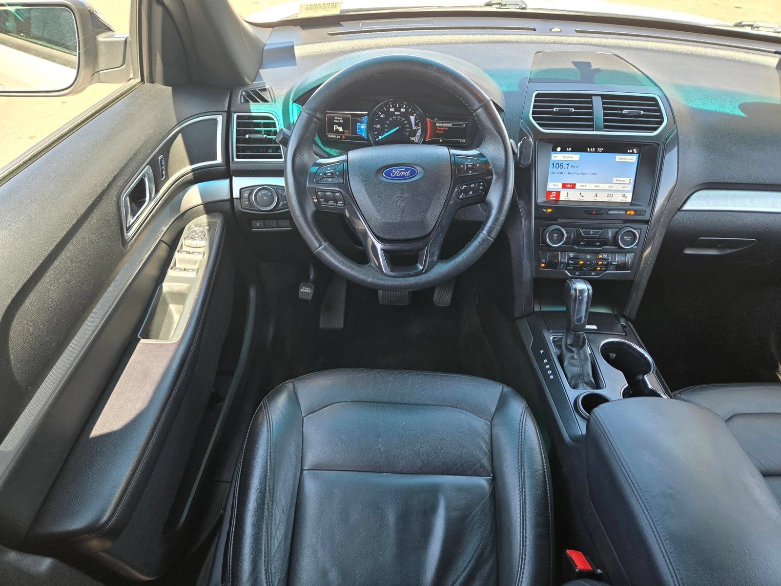 Used 2017 Ford Explorer XLT w/ Equipment Group 202A FWD image 18