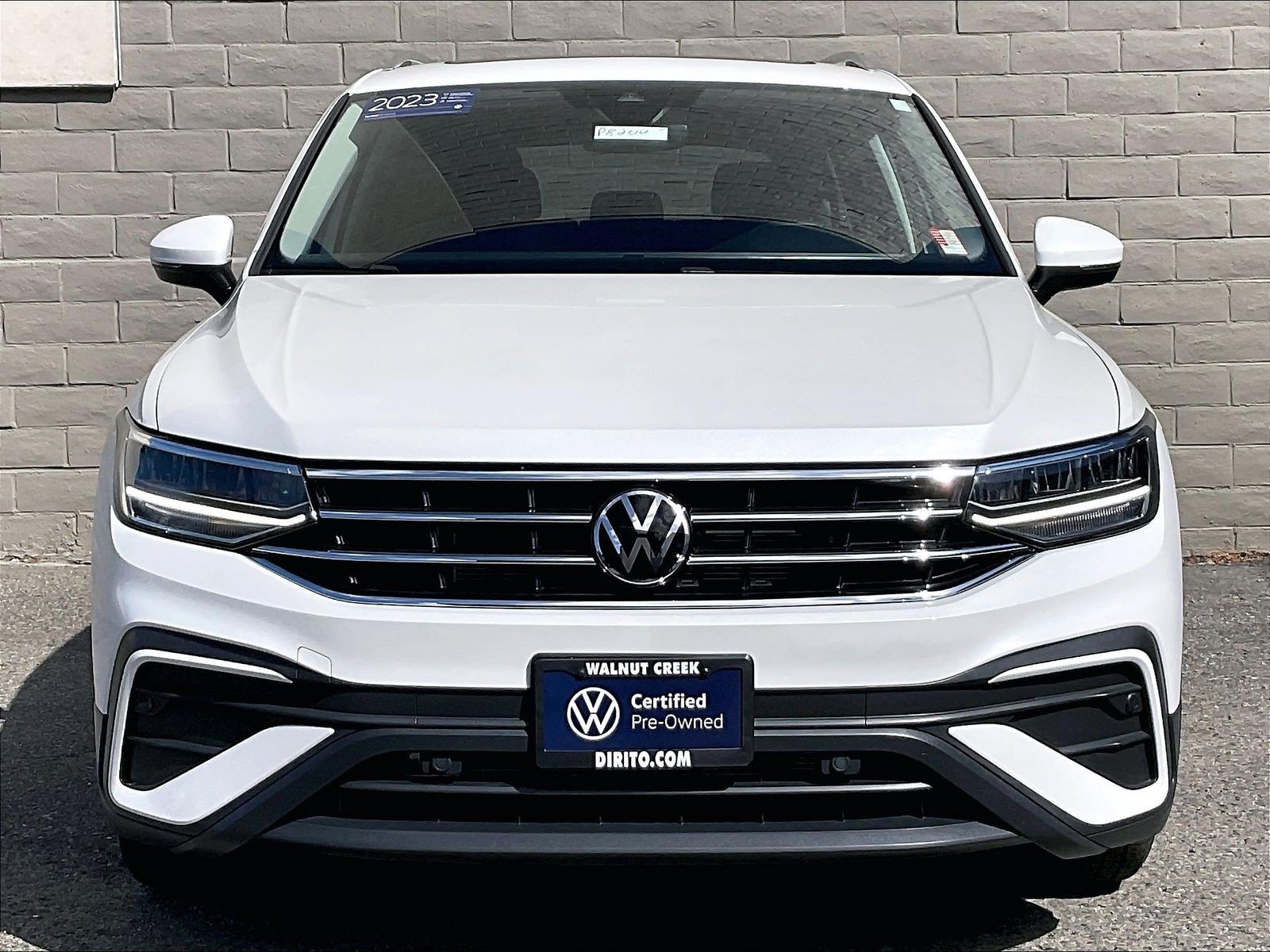 Certified 2023 Volkswagen Tiguan SE FWD image 2