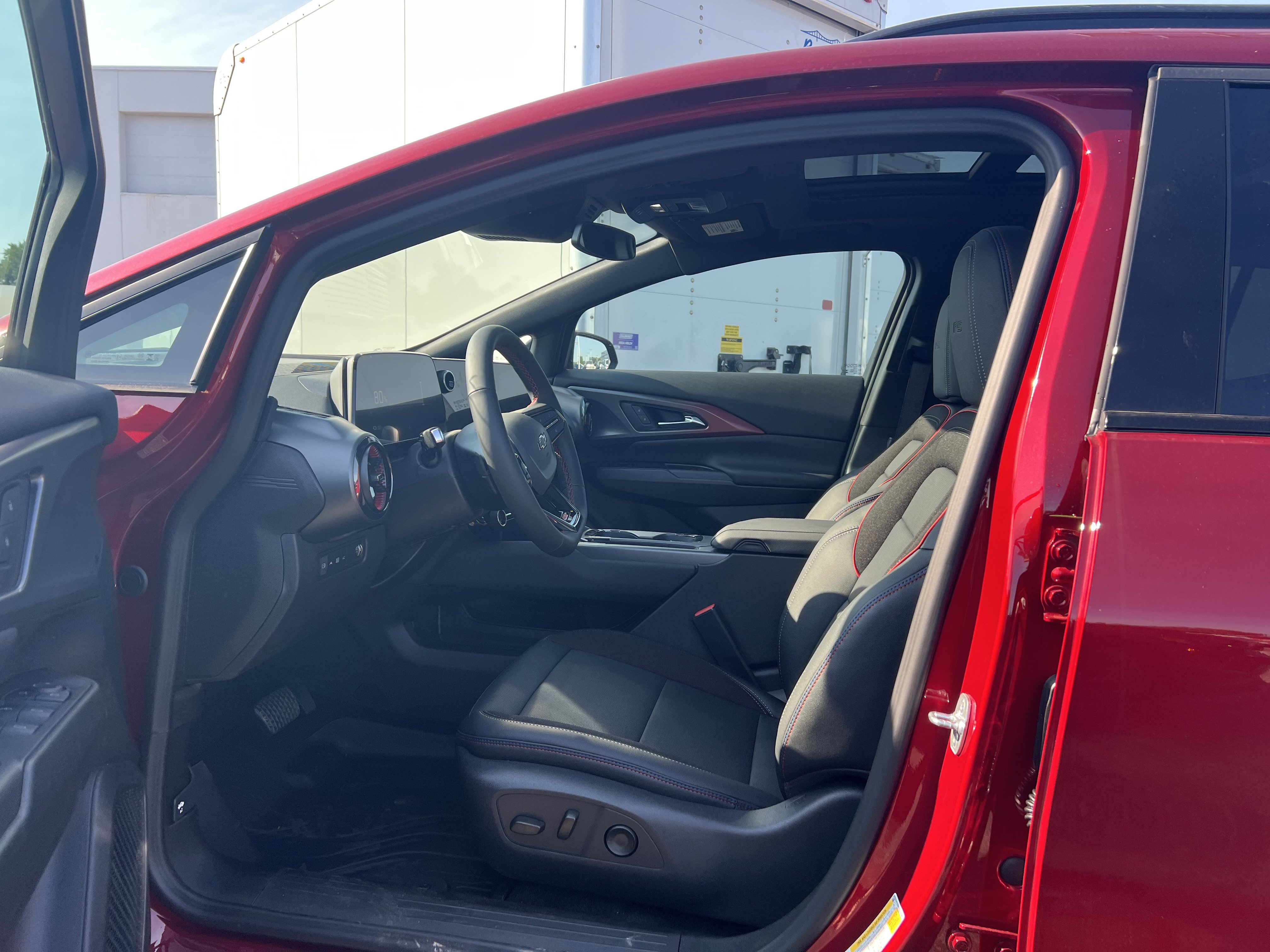 New 2025 Chevrolet Equinox EV RS image 4