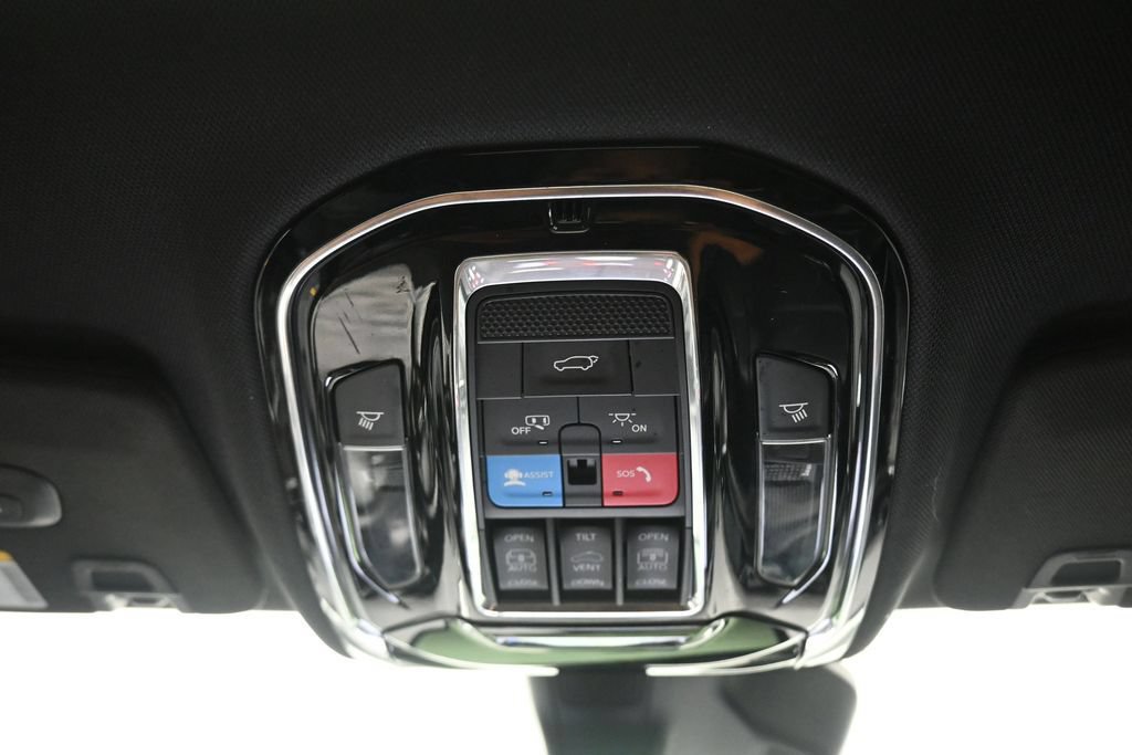 Used 2023 Jeep Grand Cherokee Overland w/ Advanced Protech Group III AWD/4WD image 33