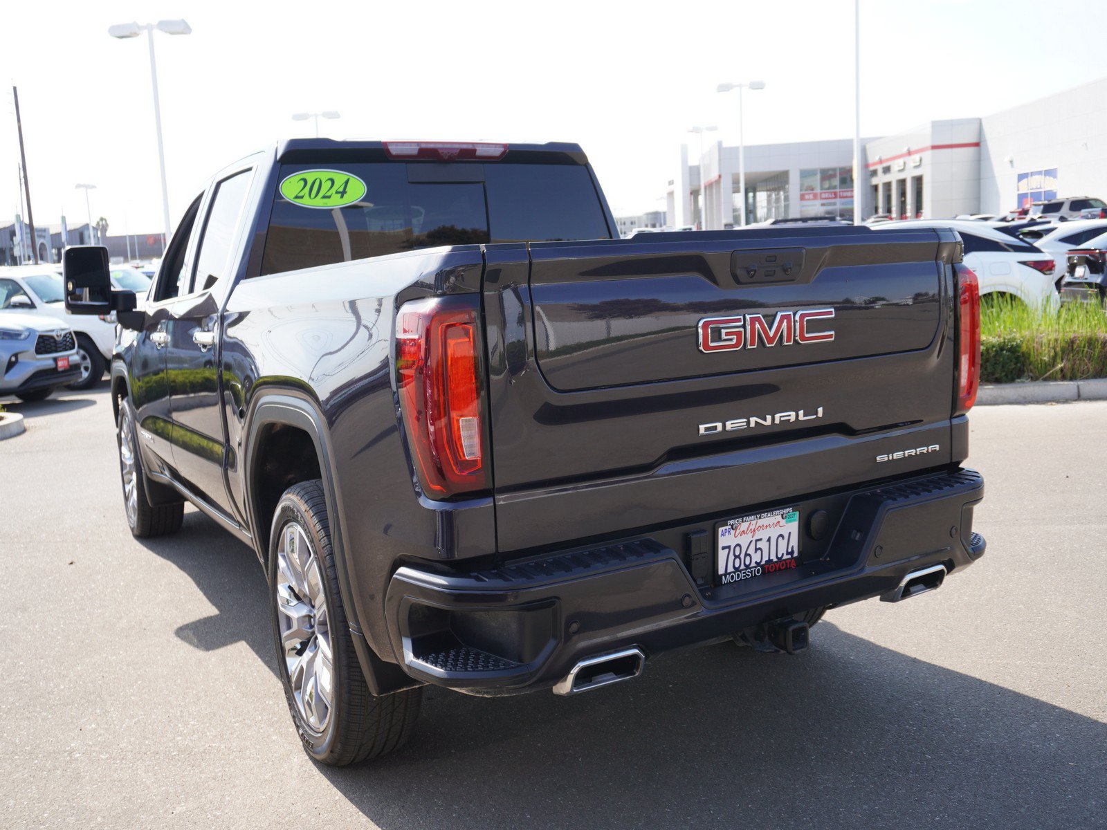 Used 2024 GMC Sierra 1500 Denali w/ Denali Reserve Package AWD/4WD image 9
