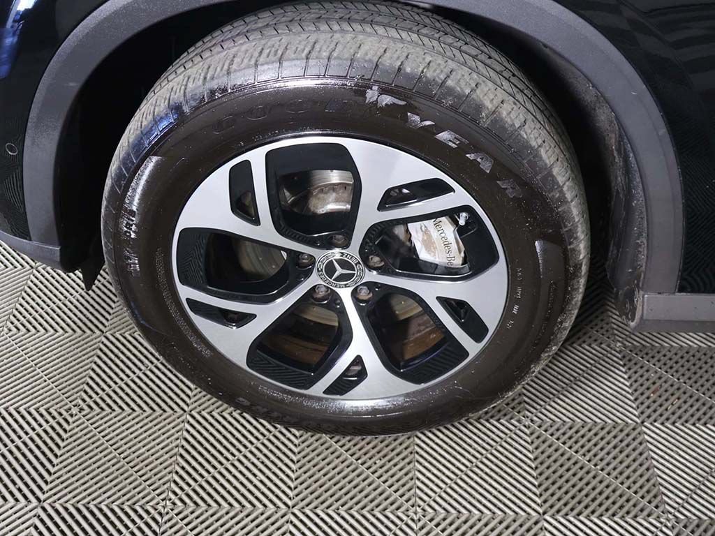 Used 2025 Mercedes-Benz GLC 350e 4MATIC image 19