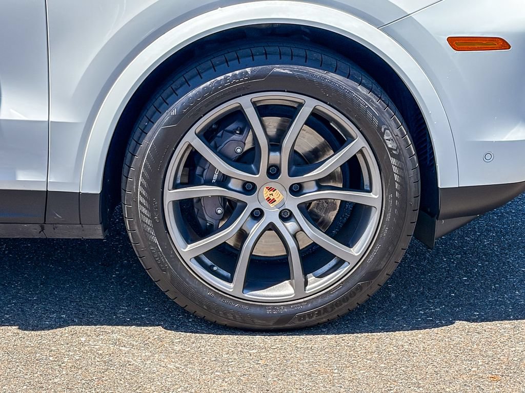 Used 2024 Porsche Cayenne AWD/4WD image 12
