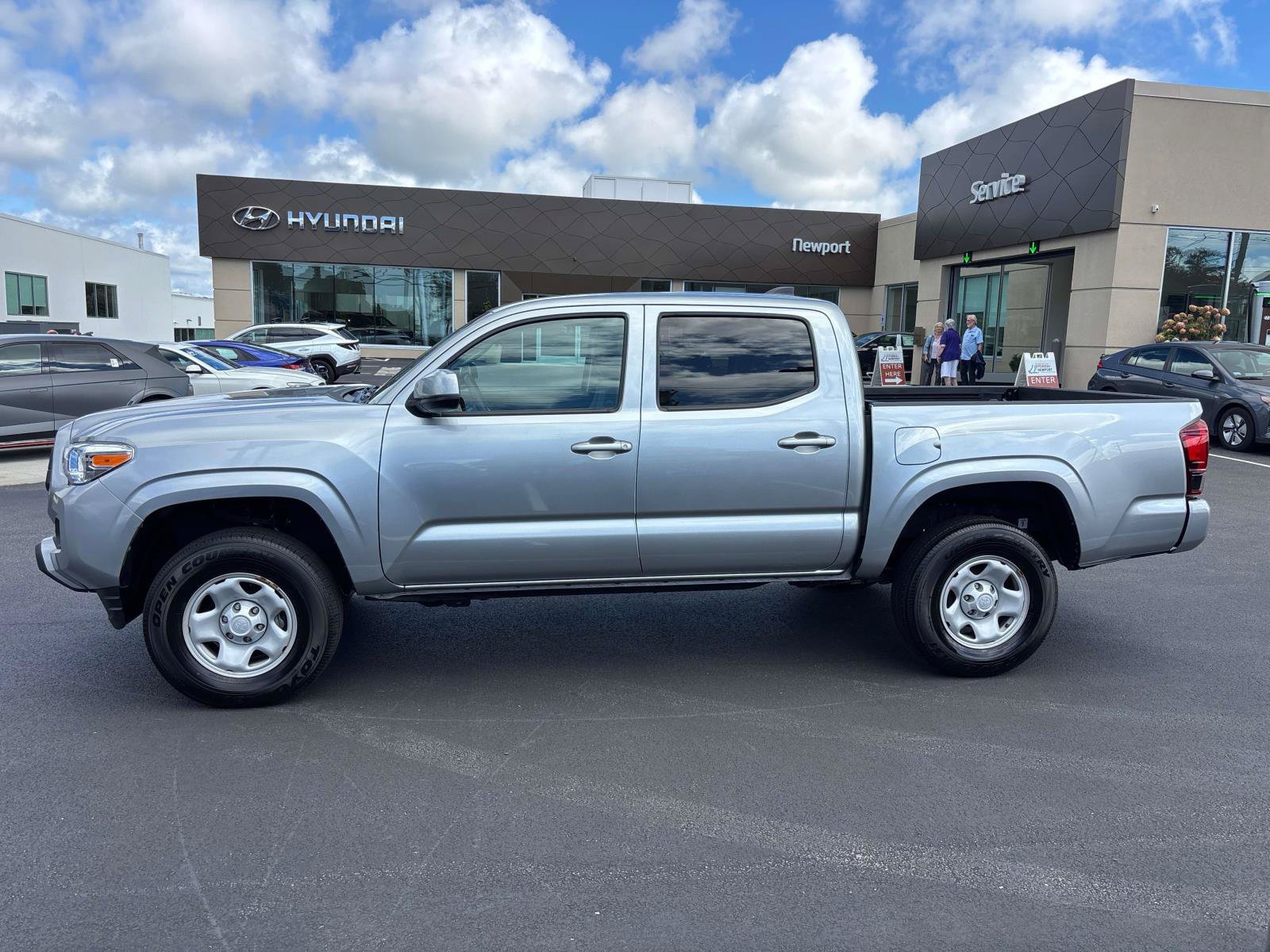 Used 2022 Toyota Tacoma SR AWD/4WD image 2
