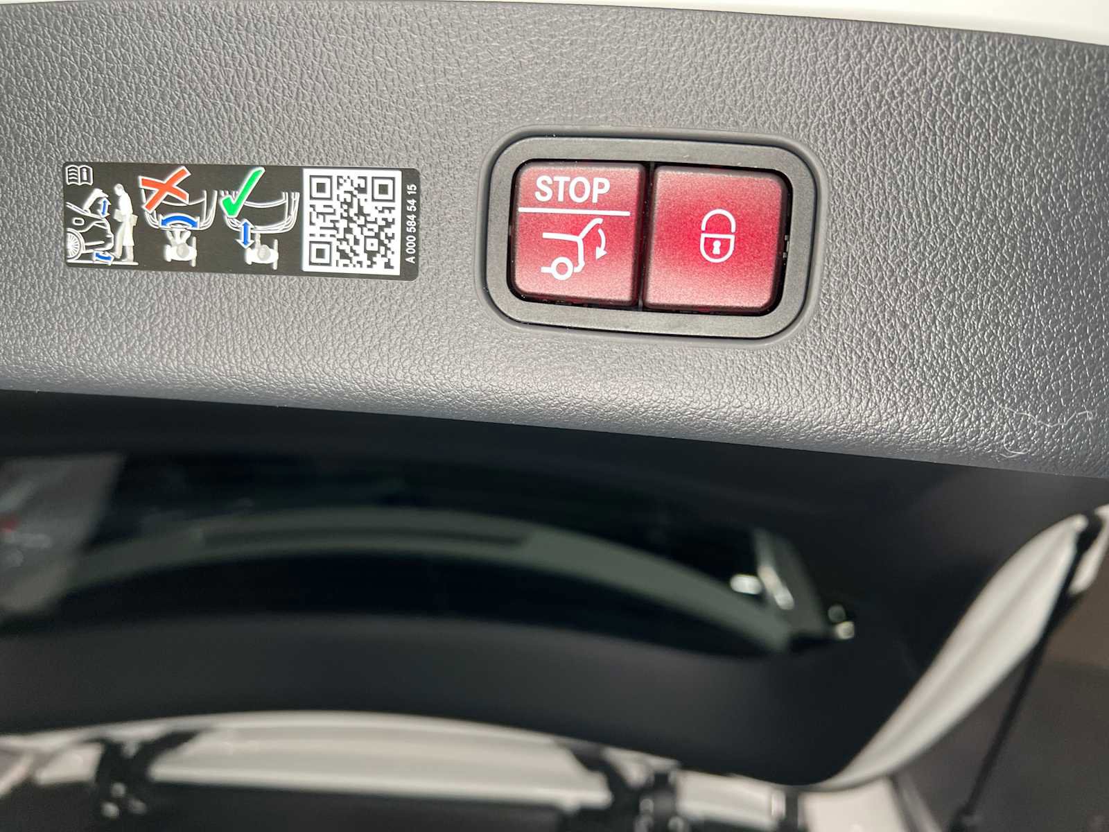 Certified 2025 Mercedes-Benz GLC 300 4MATIC image 17