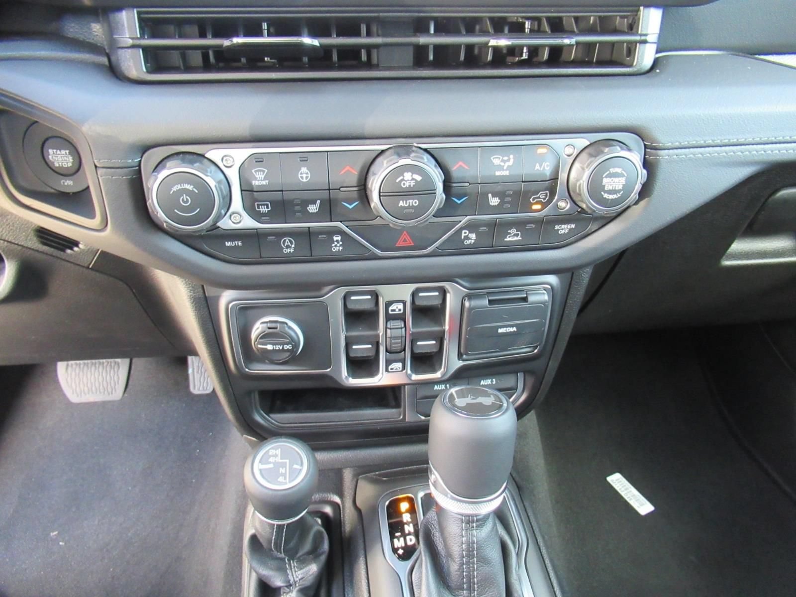 New 2026 Jeep Wrangler Unlimited Sahara AWD/4WD image 25
