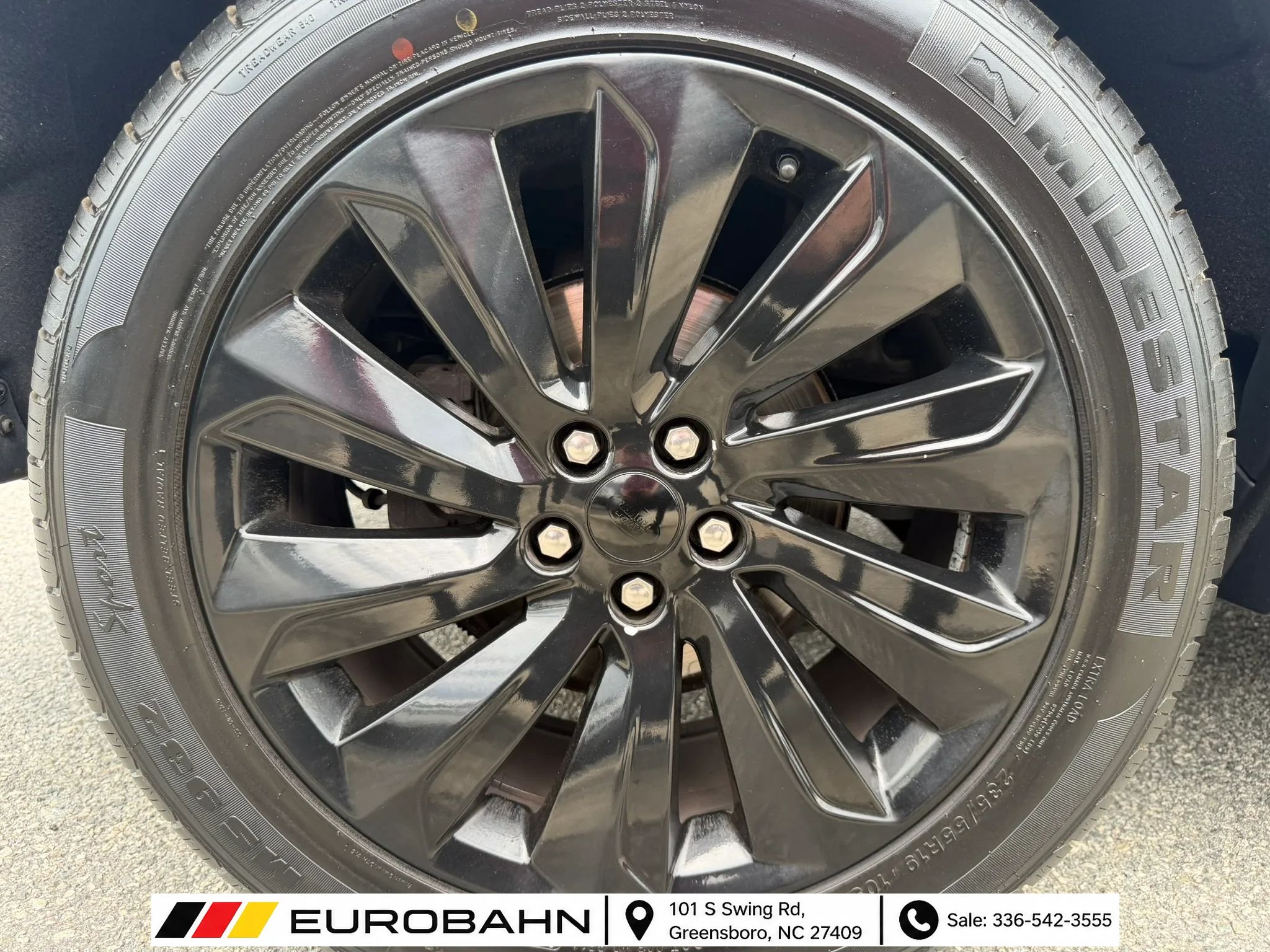 Used 2020 Land Rover Discovery Sport SE AWD/4WD image 24