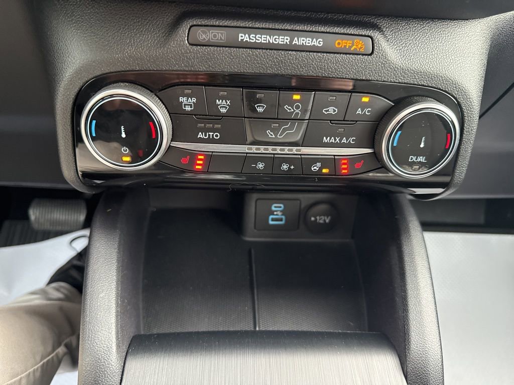 Certified 2022 Ford Escape SE w/ SE Sport Appearance Package image 17