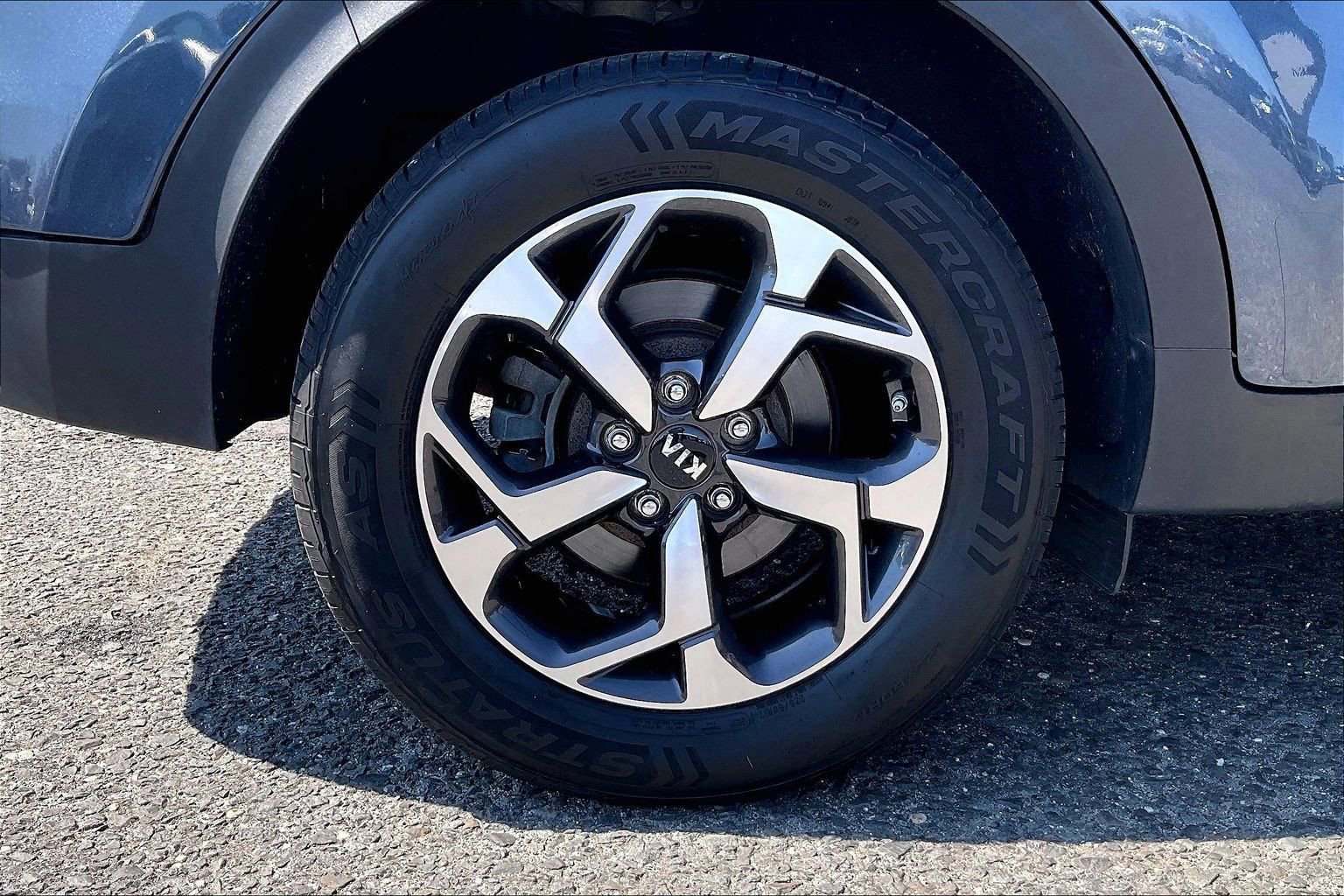 Used 2020 Kia Sportage LX image 11