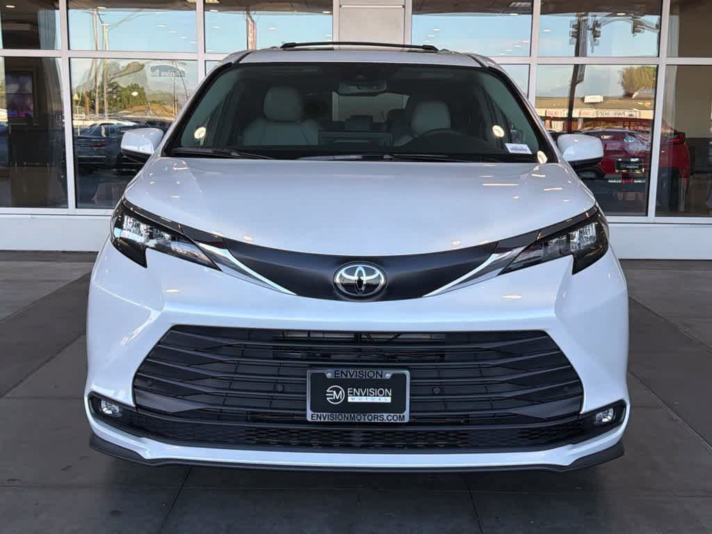 New 2026 Toyota Sienna XLE FWD image 4