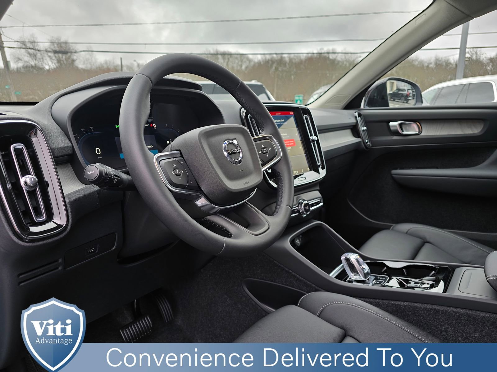 Used 2025 Volvo XC40 B5 Plus w/ Protection Package Premier image 12