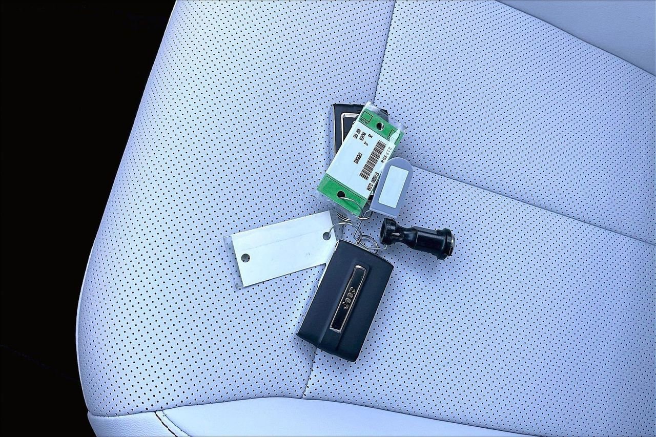 New 2026 Jeep Cherokee Limited image 30