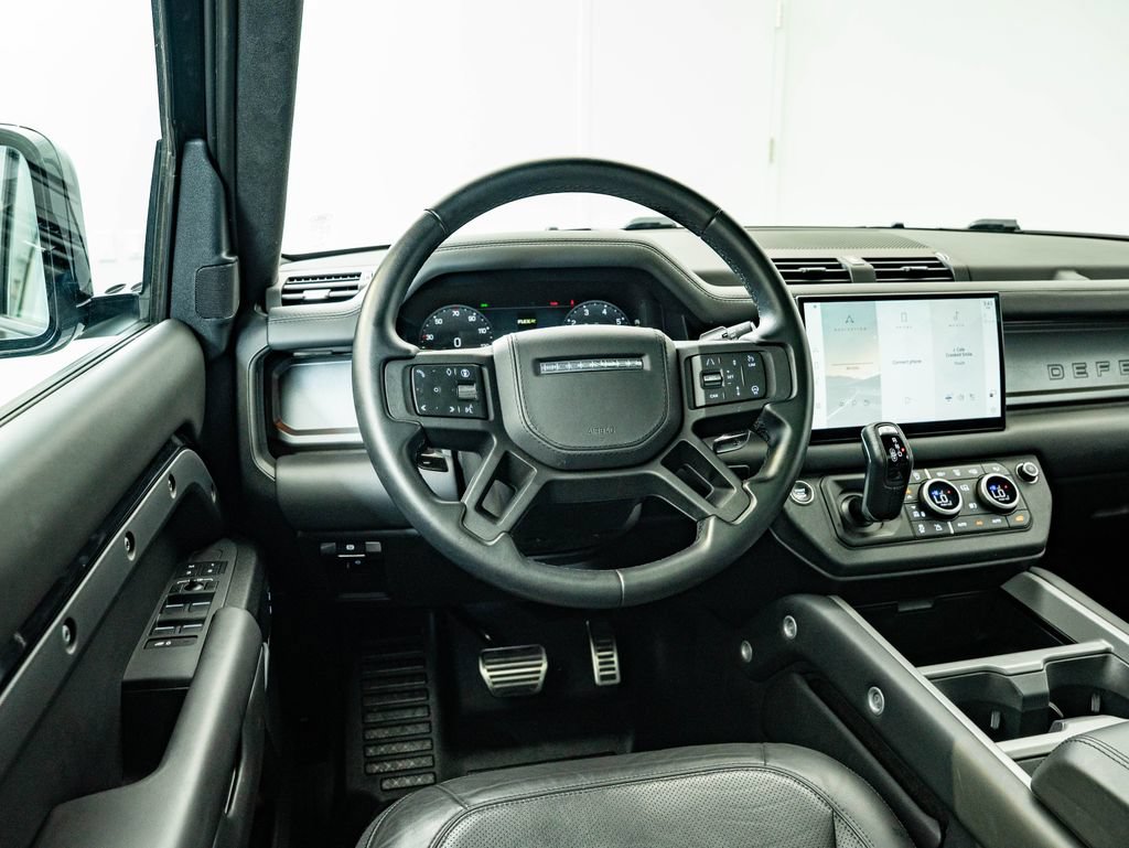 Used 2025 Land Rover Defender 130 V8 AWD/4WD image 33