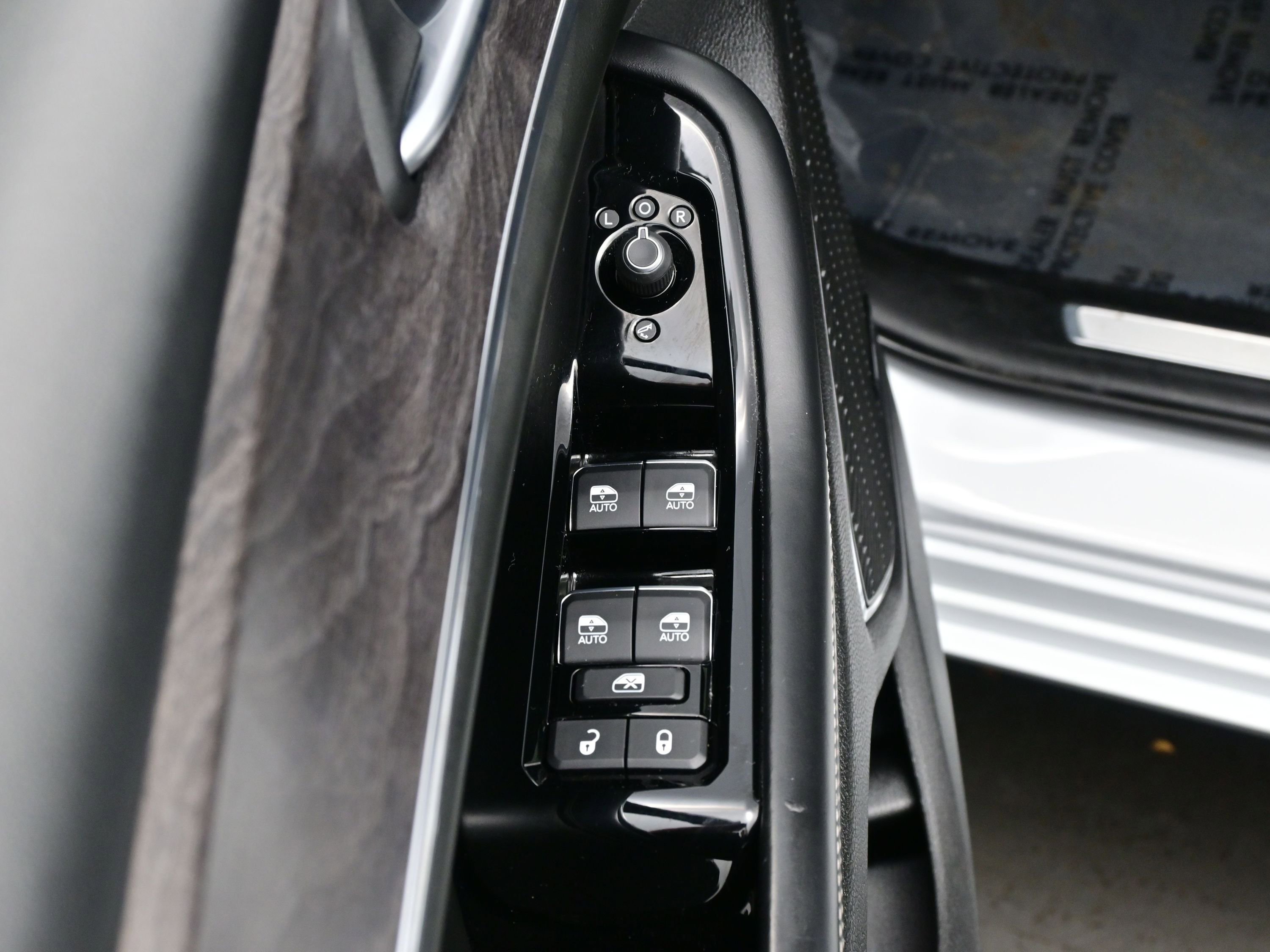 Used 2023 Jeep Grand Cherokee Overland AWD/4WD image 11