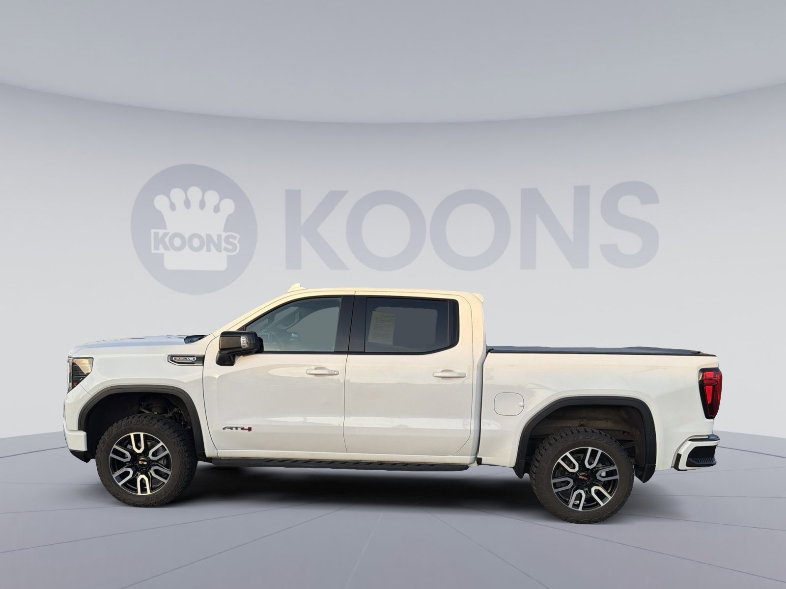 Used 2024 GMC Sierra 1500 AT4 w/ Technology Package image 2