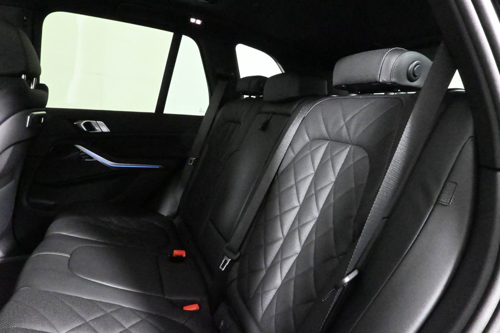 Used 2025 BMW X5 xDrive50e w/ M Sport Package image 4