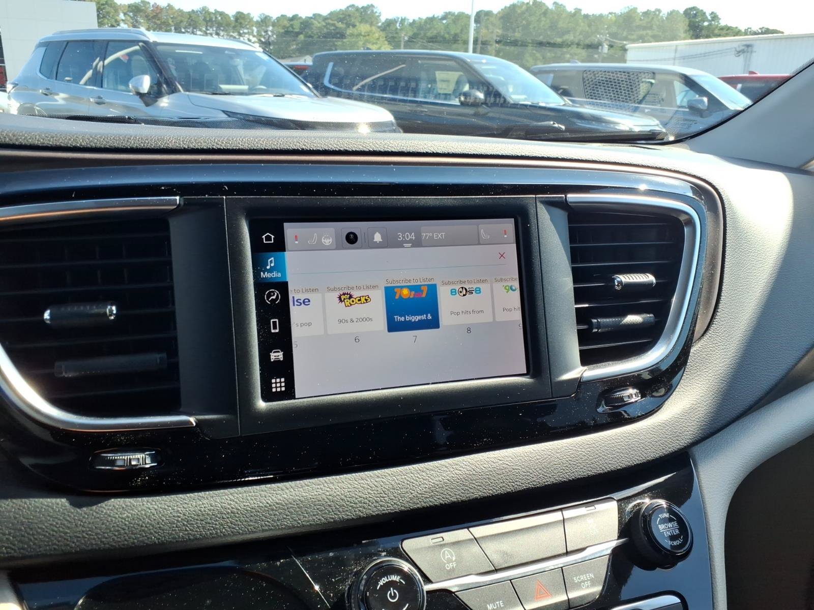 Used 2023 Chrysler Voyager LX FWD image 19