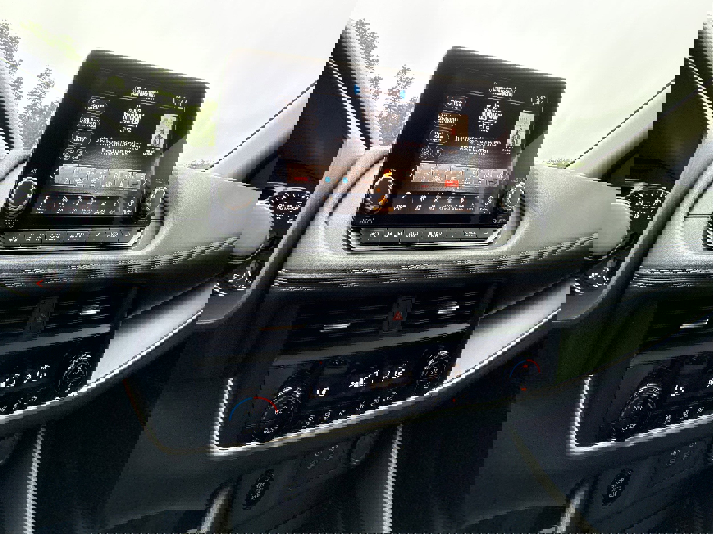 Used 2024 Nissan Rogue SV image 16