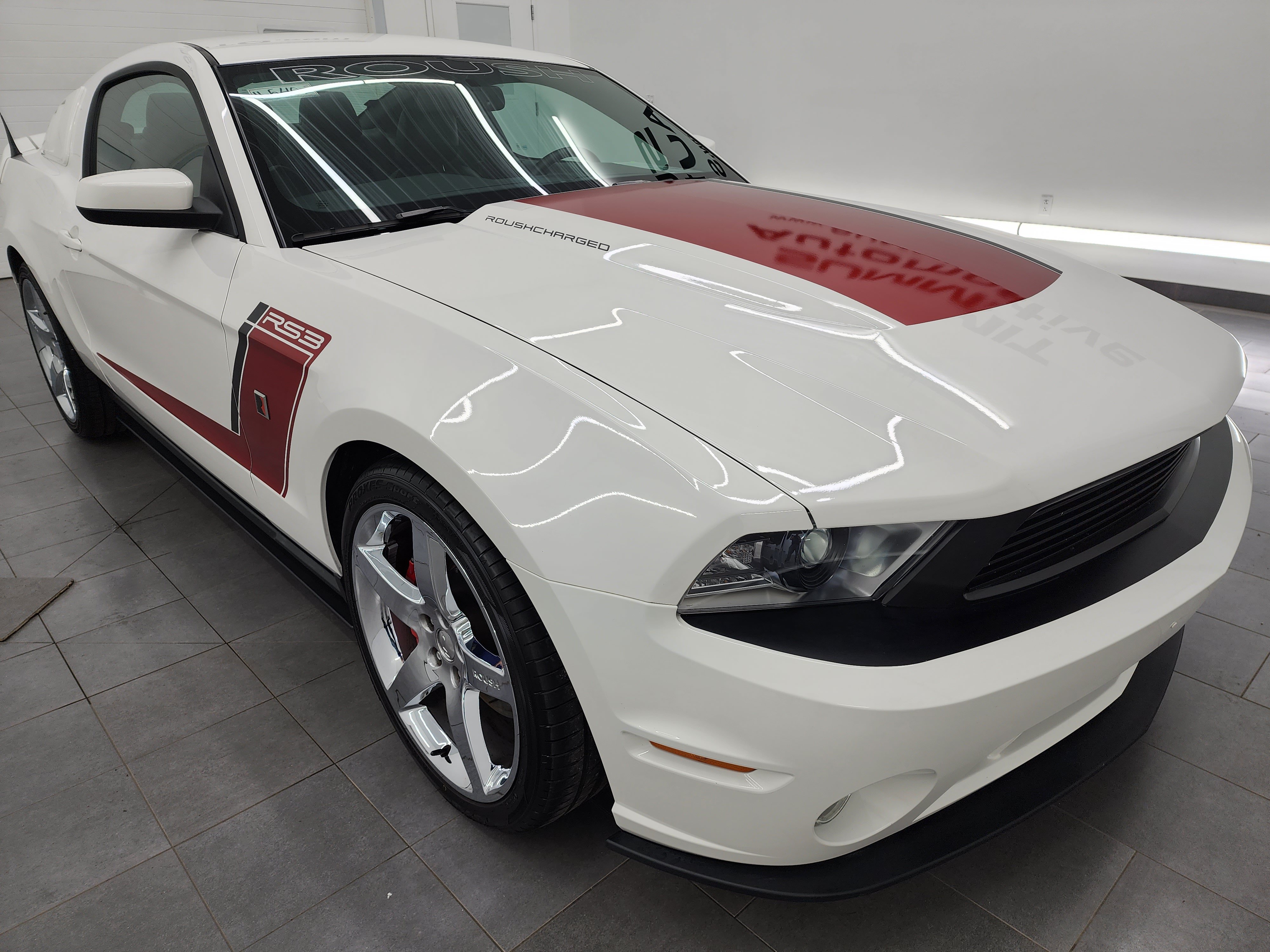 Used 2012 Ford Mustang GT Premium w/ HID Headlamps & Security Pkg RWD image 2