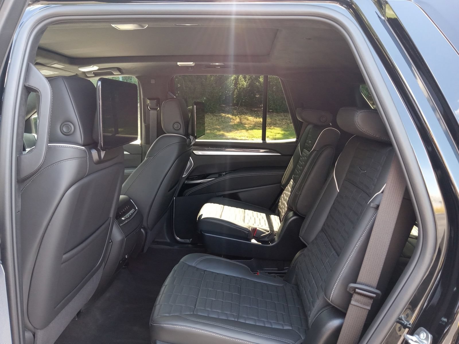 Used 2025 Cadillac Escalade V AWD/4WD image 26