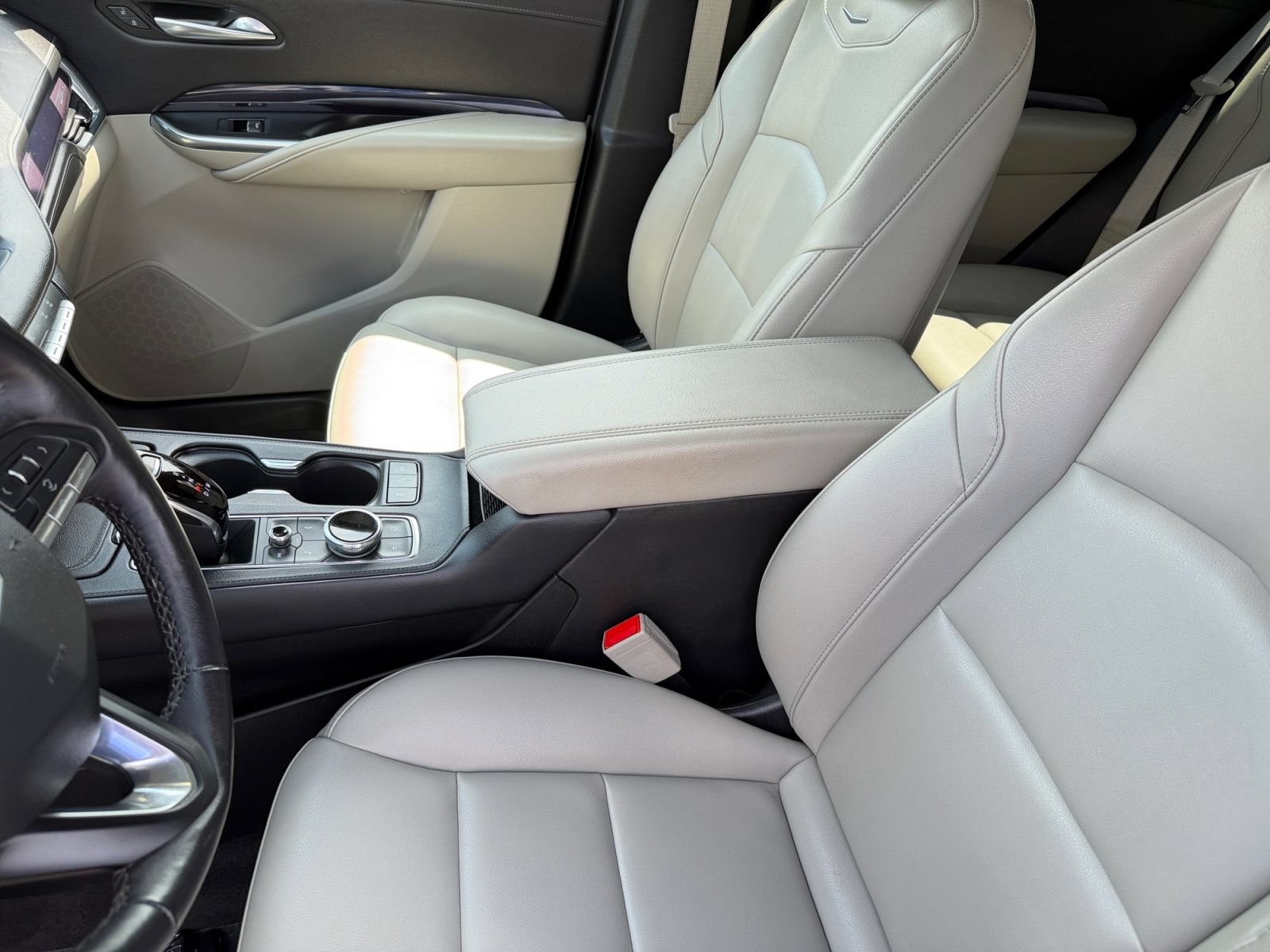 Used 2023 Cadillac XT4 Luxury AWD/4WD image 18