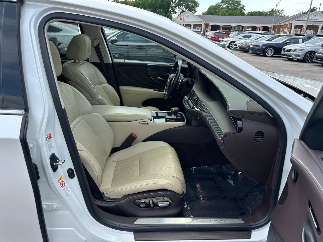 Used 2018 Lexus LS 500h AWD w/ Luxury Package image 27