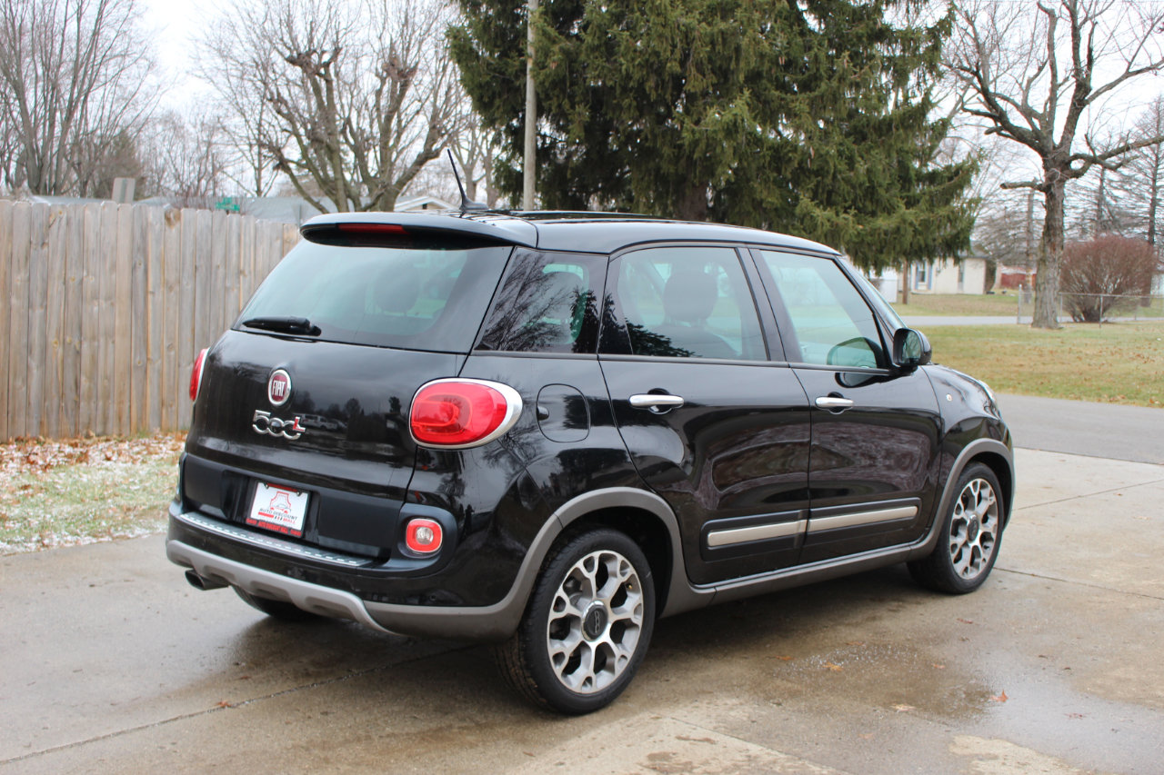 Used 2014 FIAT 500L Trekking w/ Popular Equipment Group image 9