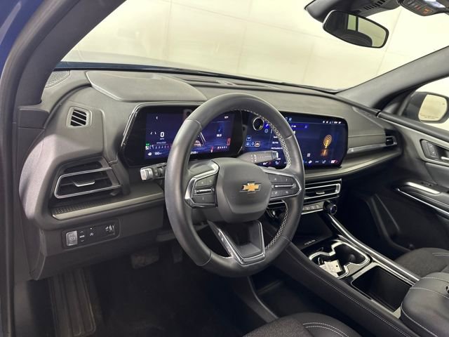 Used 2025 Chevrolet Traverse LT image 13