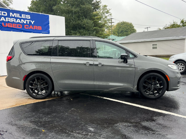 Used 2025 Chrysler Pacifica Limited FWD image 55