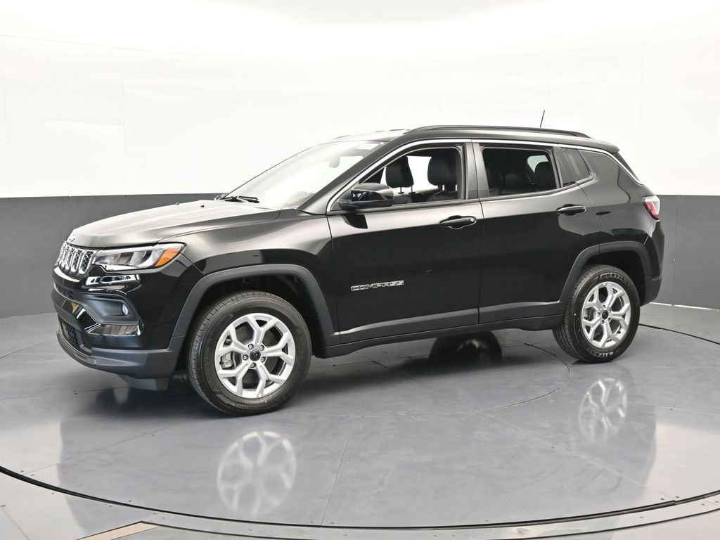 Used 2025 Jeep Compass Latitude image 2