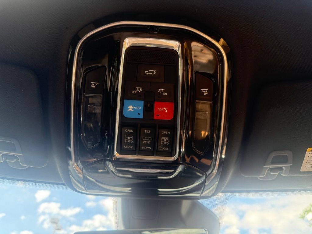 Used 2022 Jeep Grand Cherokee Summit w/ Adv Protech Group IV AWD/4WD image 30