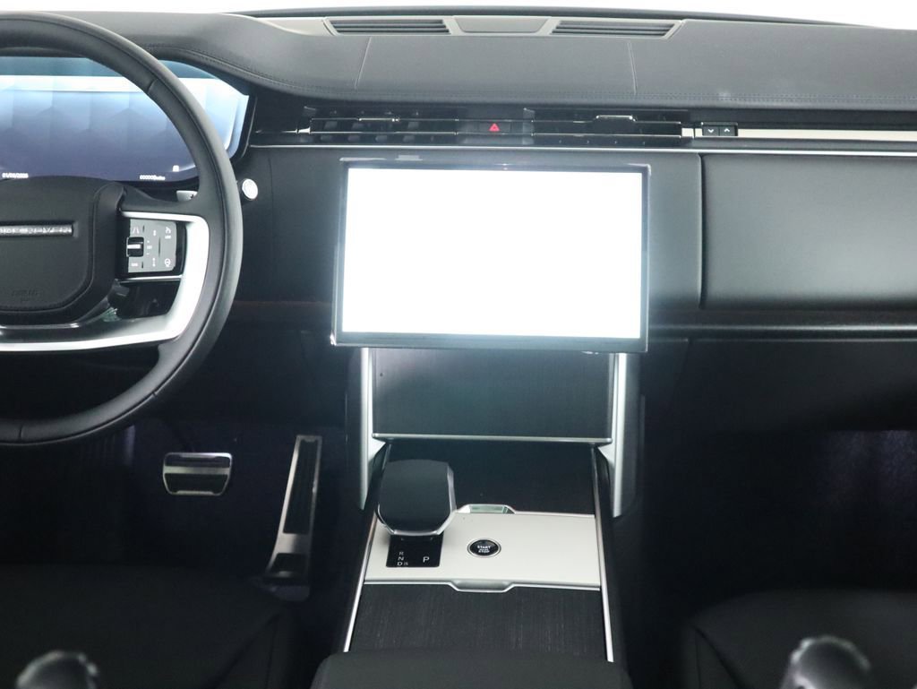 New 2026 Land Rover Range Rover SE image 14