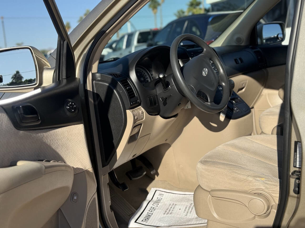 Used 2007 Hyundai Entourage Limited image 15