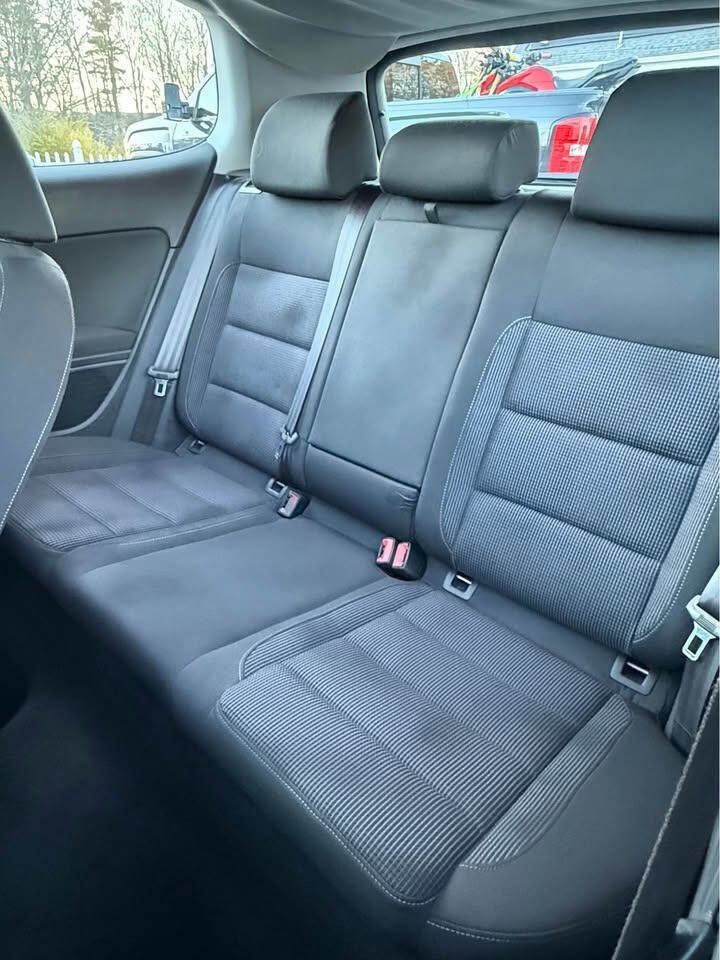 Used 2012 Volkswagen Golf TDI image 6