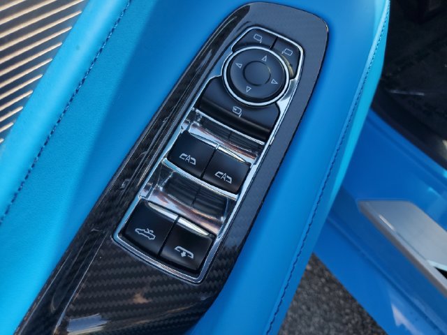 Used 2021 Chevrolet Corvette Stingray Premium Conv w/ Z51 Performance Package RWD image 17