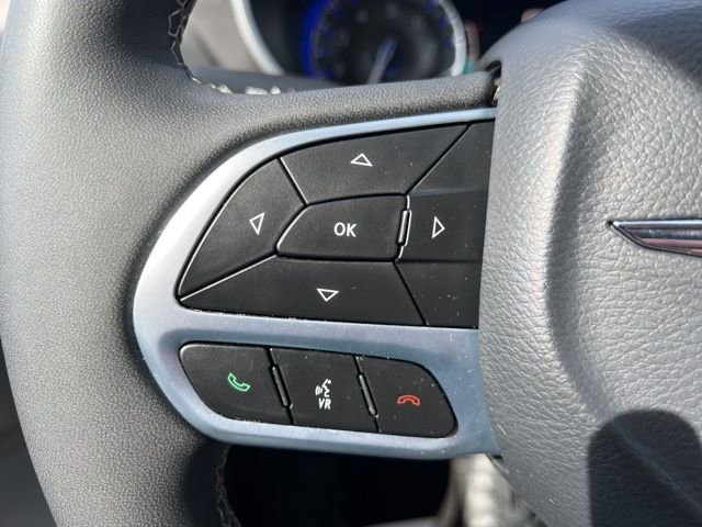 Used 2024 Chrysler Pacifica Touring-L image 21