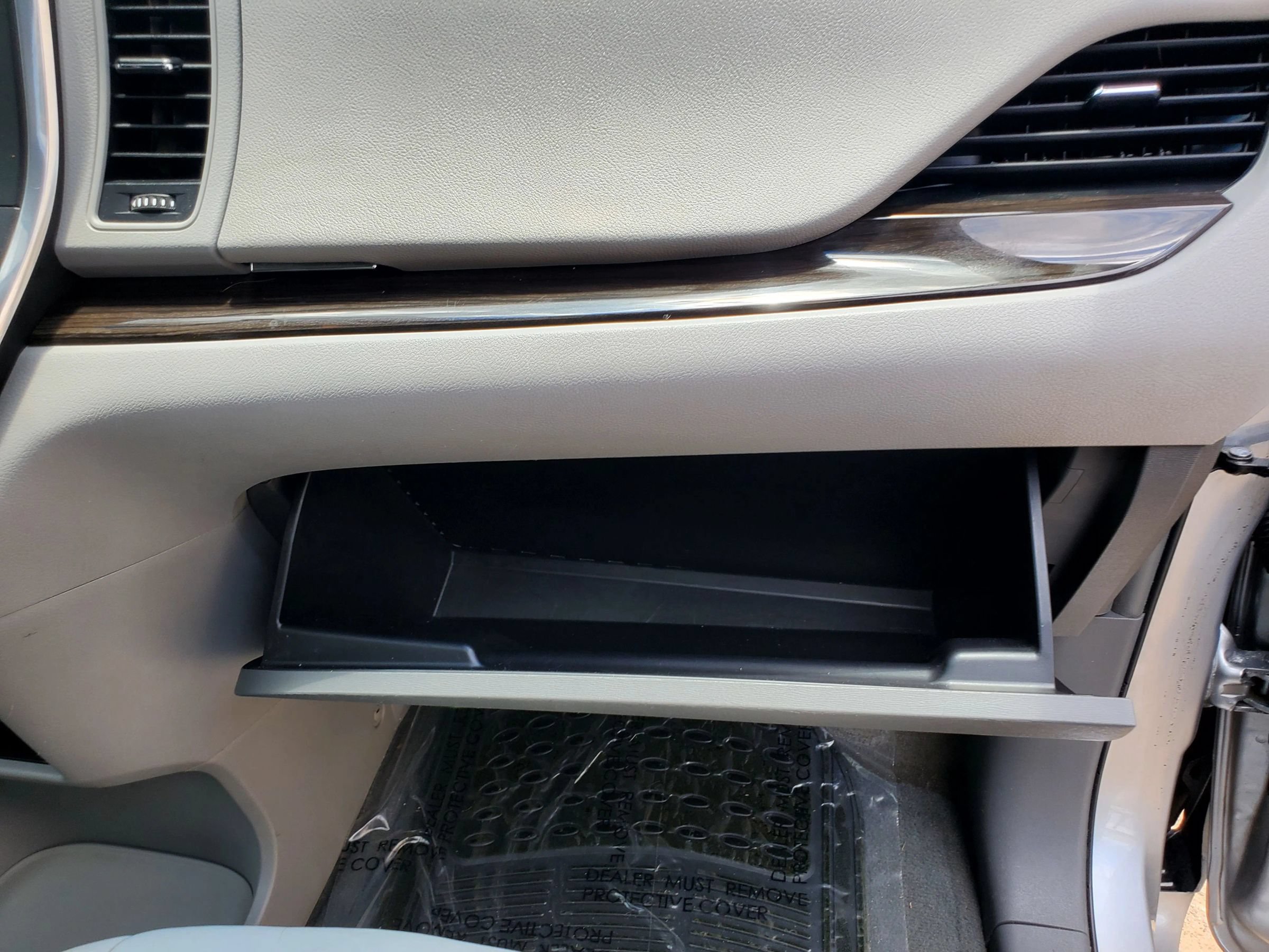 Used 2015 Toyota Sienna XLE FWD image 40