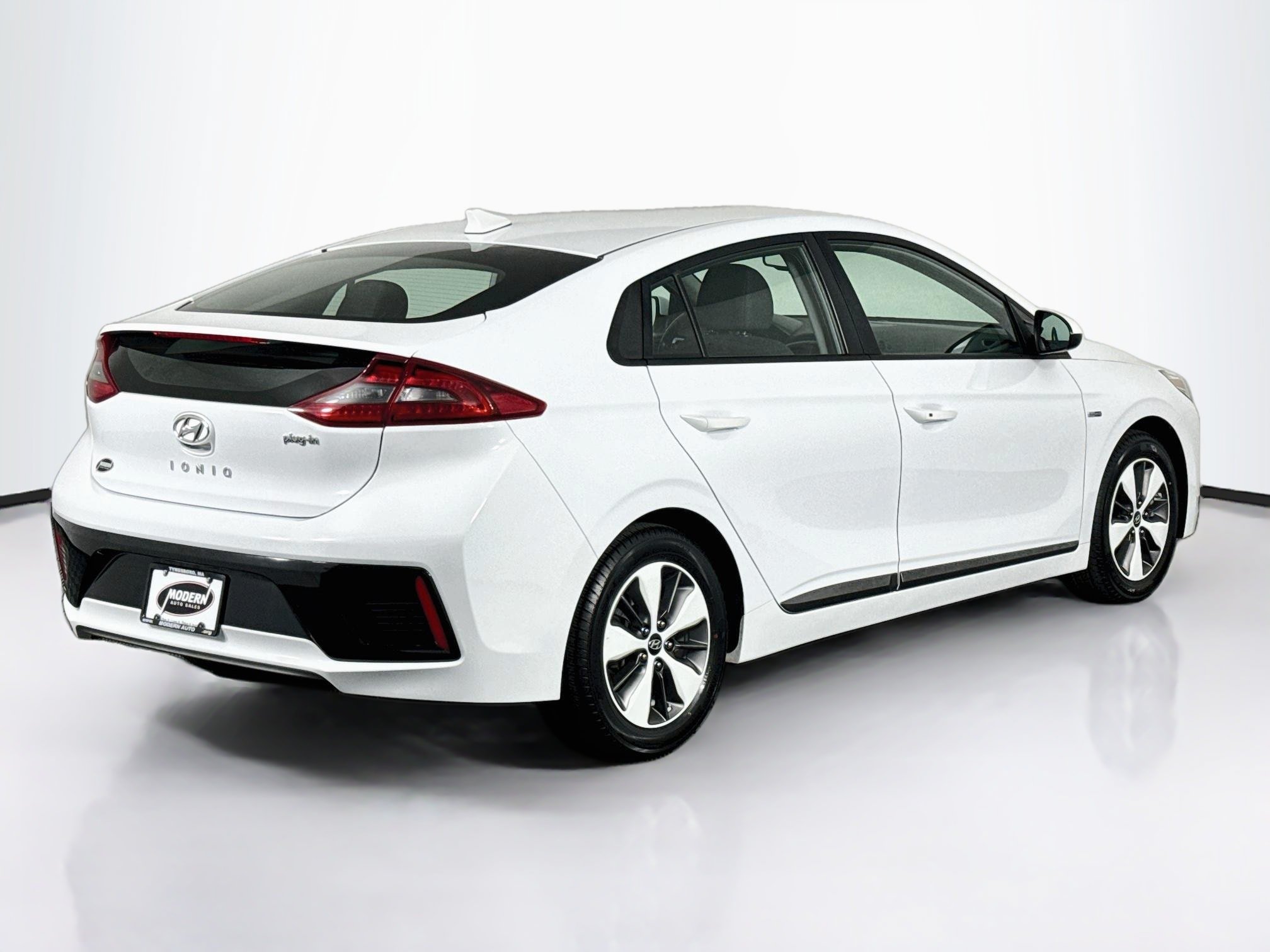 Used 2019 Hyundai Ioniq Plug-In Hybrid FWD image 15