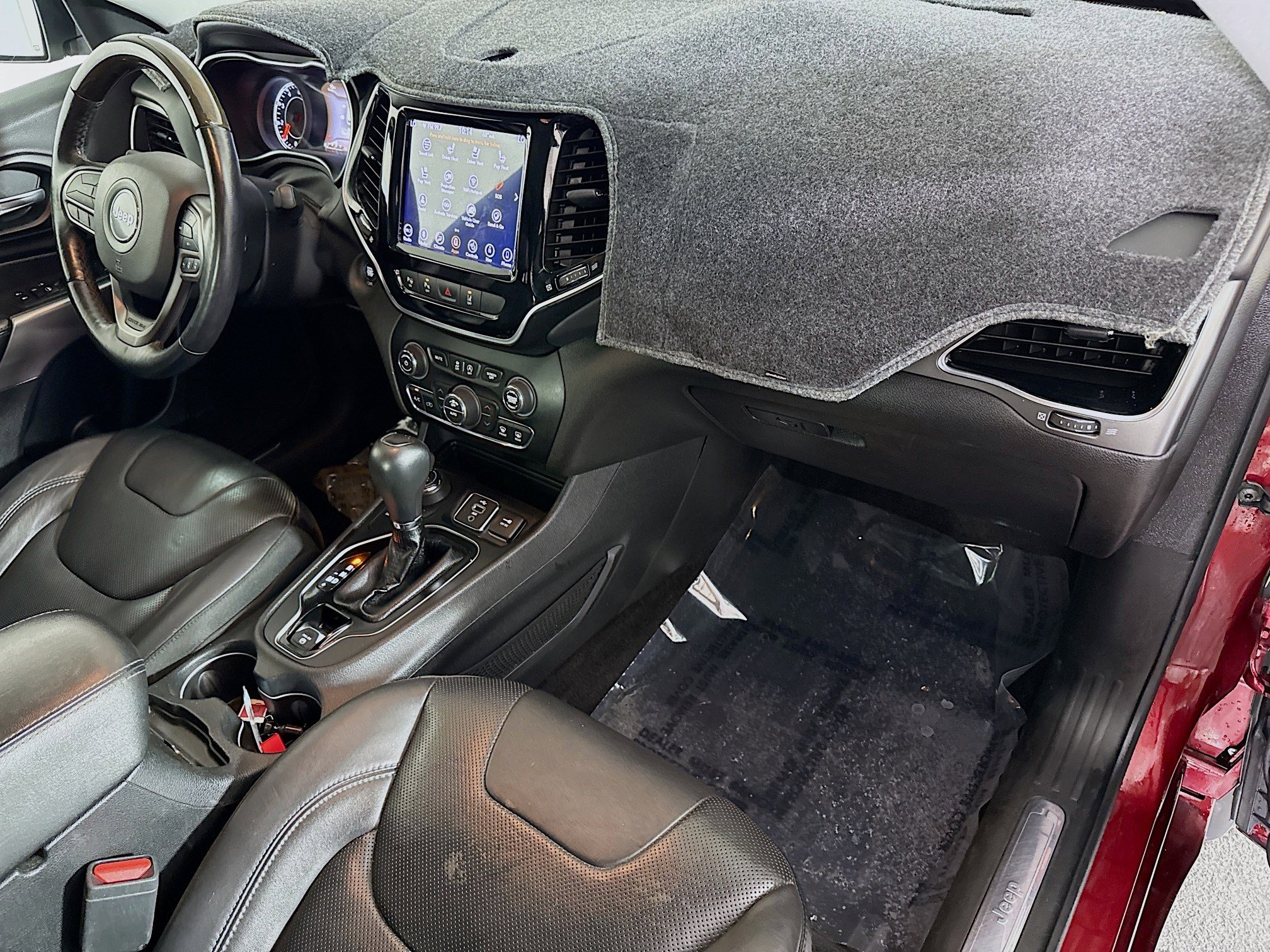 Used 2019 Jeep Cherokee Overland w/ Technology Group image 30