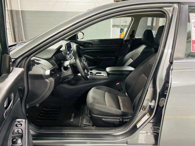 Used 2025 Nissan Altima 2.5 S FWD image 24