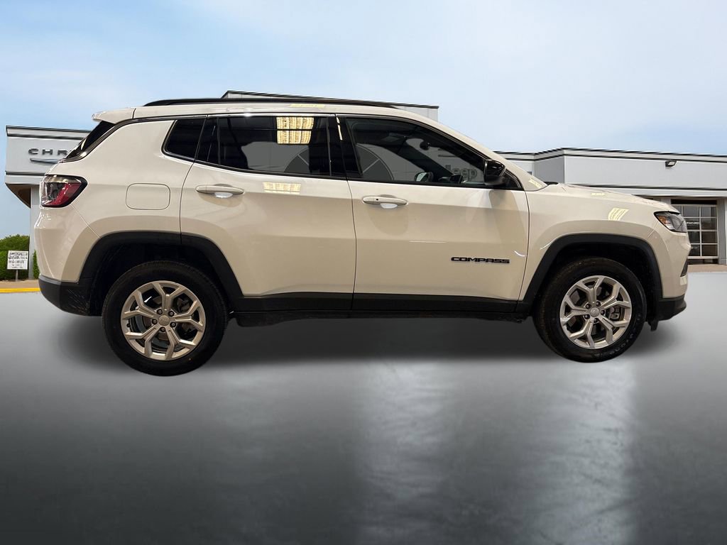 Used 2024 Jeep Compass Latitude w/ Convenience Group image 6
