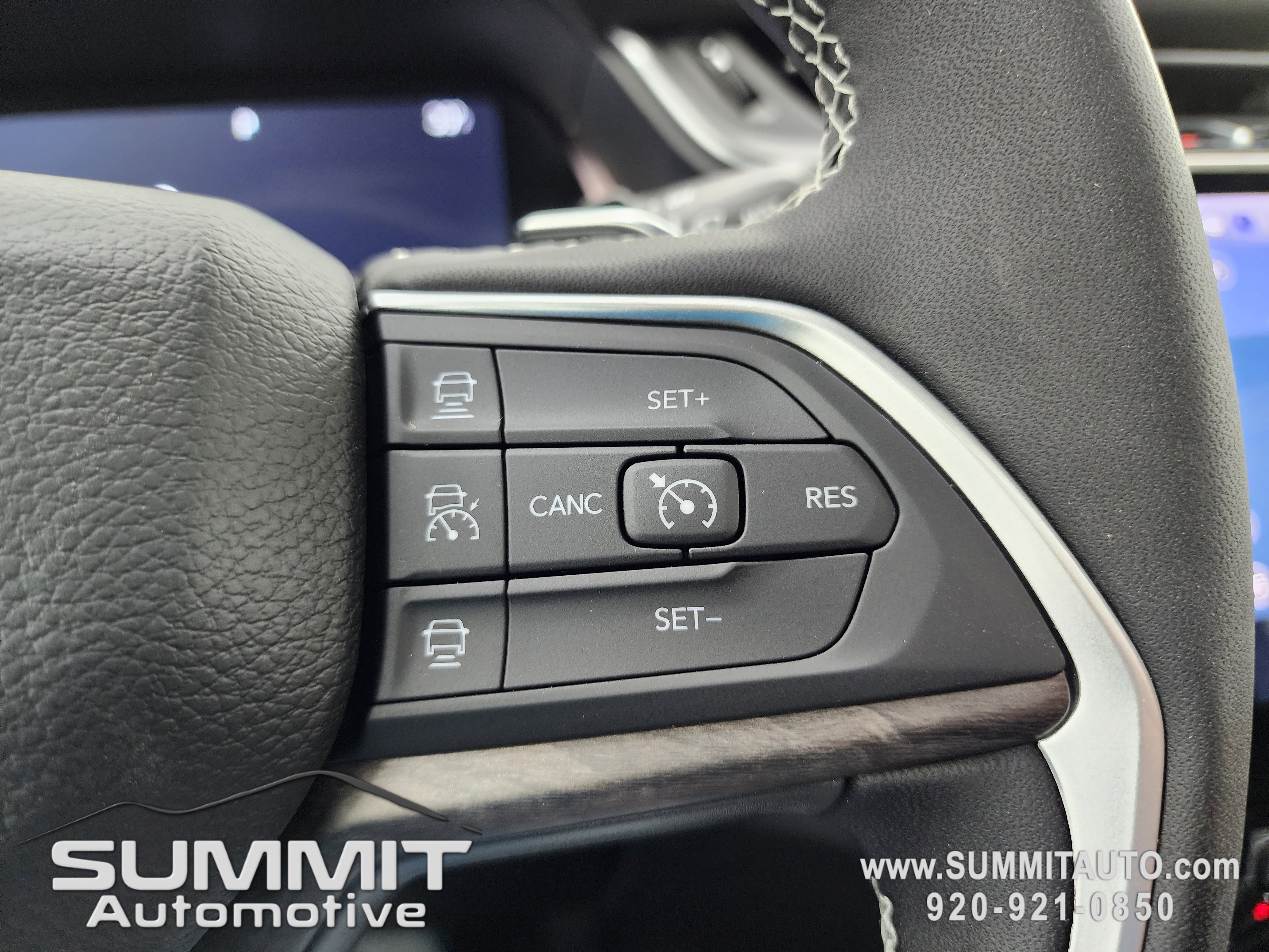 New 2025 Jeep Grand Cherokee Limited w/ Black Appearance Package image 18