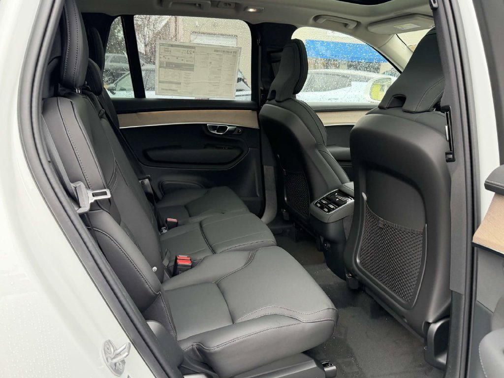 New 2026 Volvo XC90 B6 Plus w/ Protection Package Premier AWD/4WD image 12